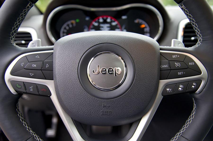  Jeep Grand Cherokee Overland 2014 года  (фото 13 из 34)